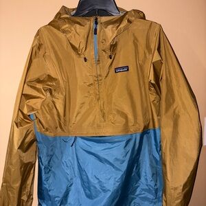 Patagonia Tan and Blue Jacket